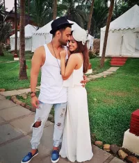   Rohit Suchanti finally confirms his feelings. Srishty Rode "src =" http://www.bollywoodshaadis.com/img-scale/200/article-20192558453031530000.jpg "data-original =" / img-scale / 670 / article Rohit said: "There were problems in their relationships even before she comes home. She was so aware of the problems between Manish and Srishty. They have separated because of their differences and I have no role to play in that regard. It is easy for people to badume the opposite. Nobody is ending a four-year relationship for a guy she's known for a month. Yes, my feelings for her were obvious inside the house, but she never returned the favor. She spoke to me about the split when I called her shortly after my expulsion from the series. She was extremely sad and I tried to calm her down as a real friend. She is still hurt and tries to accept it. "<strong> (To be verified: Shweta Bachchan Nanda's proud father, Amitabh Bachchan, turns into paparazzi while walking in the rail [VIDEO]) </strong>
</p>
<p><img decoding=