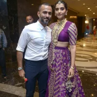   Anand Ahuja would not let go Wifey Sonam Kapoor Dupatta 