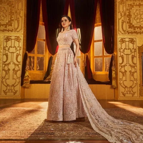 Uorfi Javed Stuns In Abu Jani Sandeep Khosla S Pastel Pink Lehenga