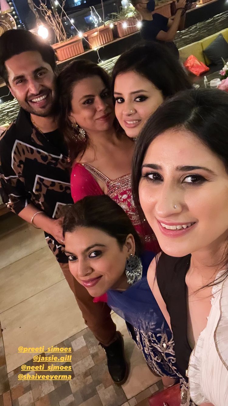 Sakshi Singh Dhoni Turns Bridesmaid For Her Bff S Wedding Dons A