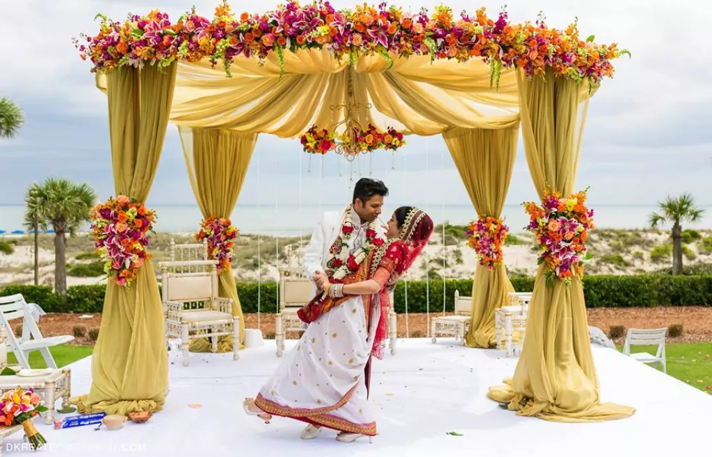 6 Inspirational Mandap Photos You Must Show To Your Wedding Planner