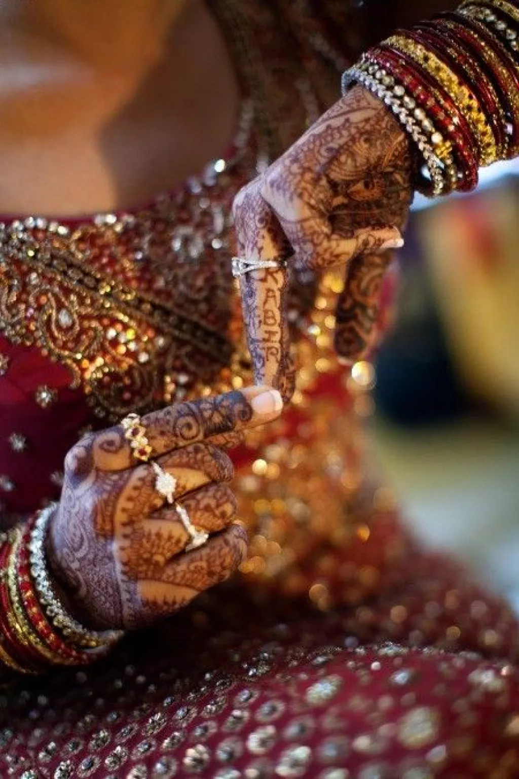 14 Creative Ways To Add Your To-Be-Husband's Name In Bridal Mehendi