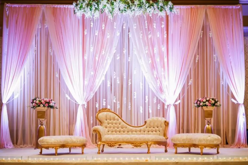 15 Stunning Floral Backdrops For Perfect Wedding Pictures