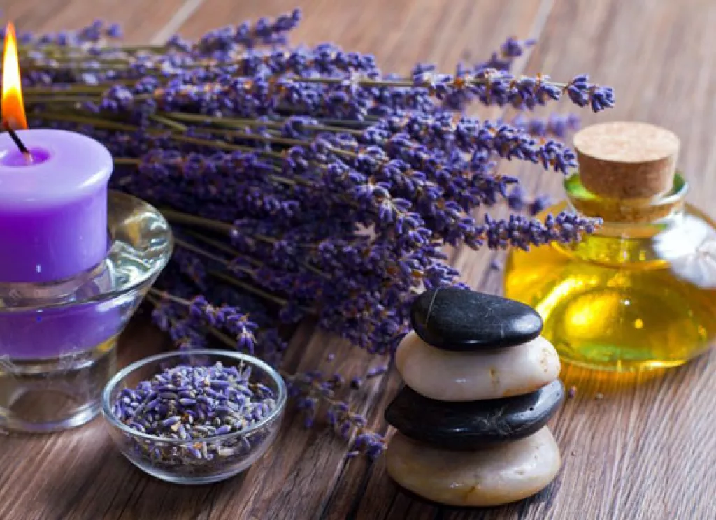 Best Essential Oils to Get Long and Shiny Hair