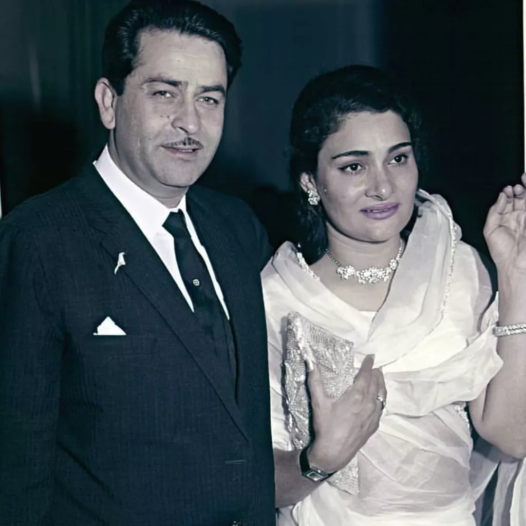 Krishna Raj Kapoor's Unseen And Rare Pictures With Children, Grand 