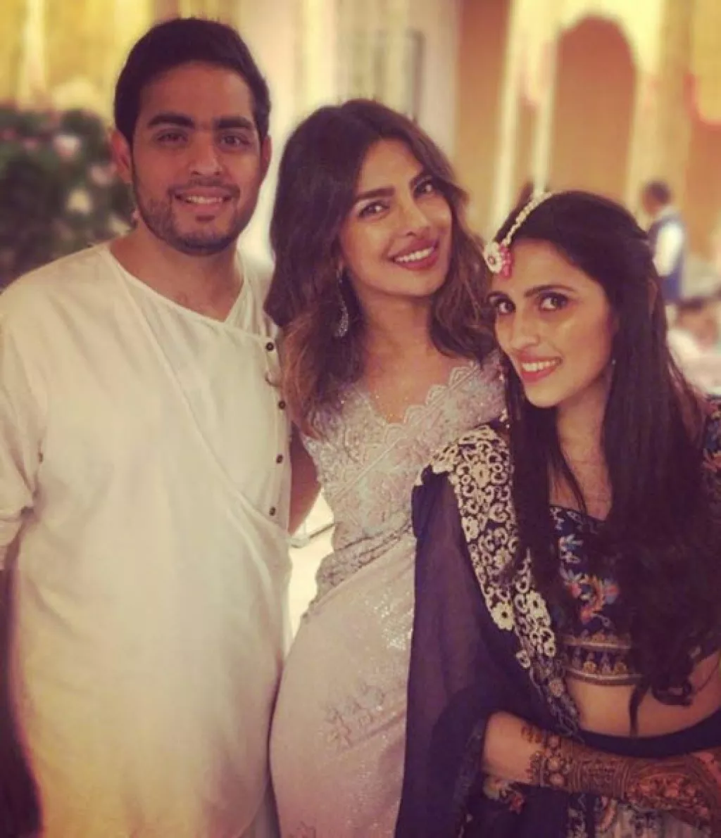 Shloka Mehta And Isha Ambani Are Twinning At The Mehendi Ceremony At ...