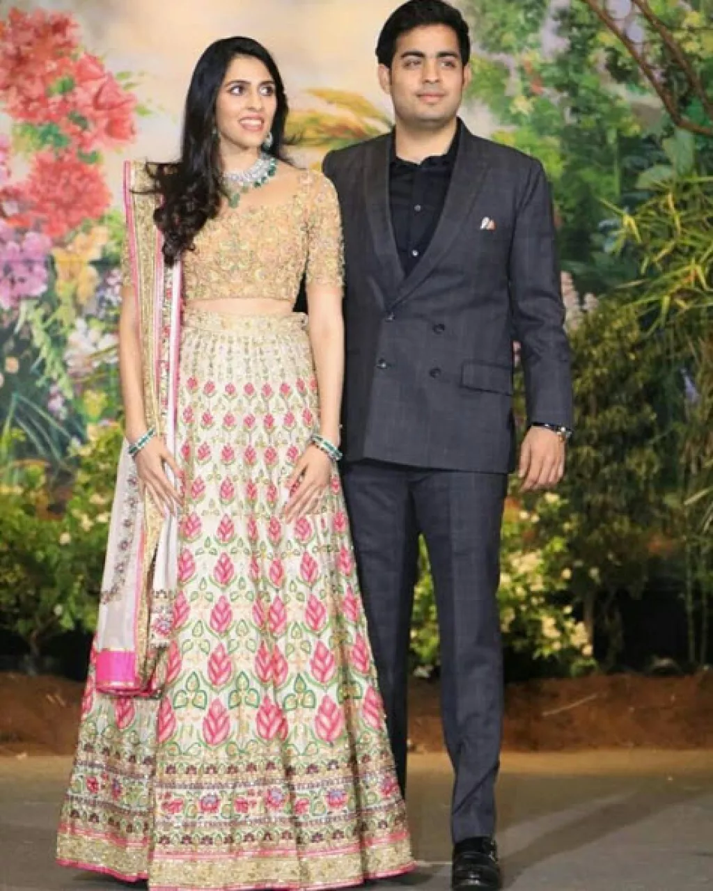 Shloka Mehta And Isha Ambani Are Twinning At The Mehendi Ceremony At ...