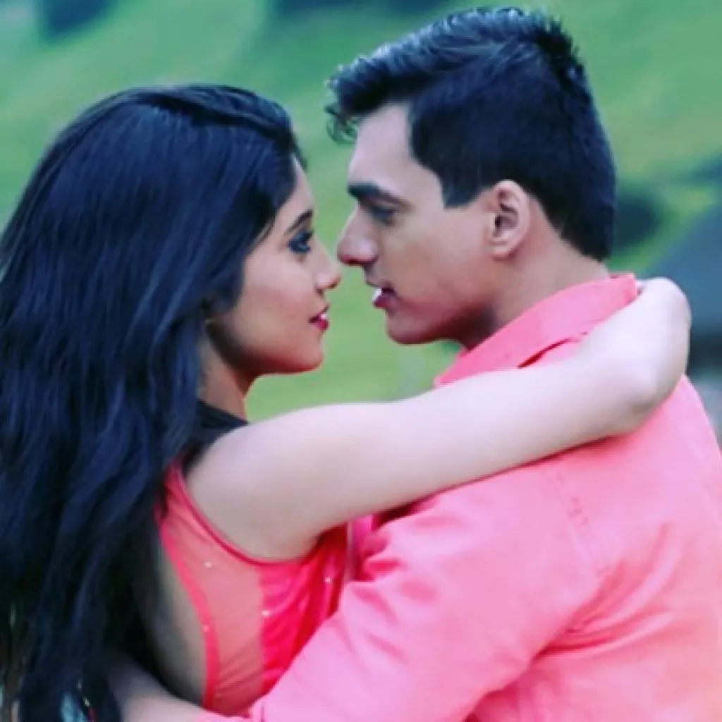 Shivangi Joshi And Mohsin Khan S Romantic Pda Is The Perfect Answer To Yeh Rishta Kya Kehlata Hai