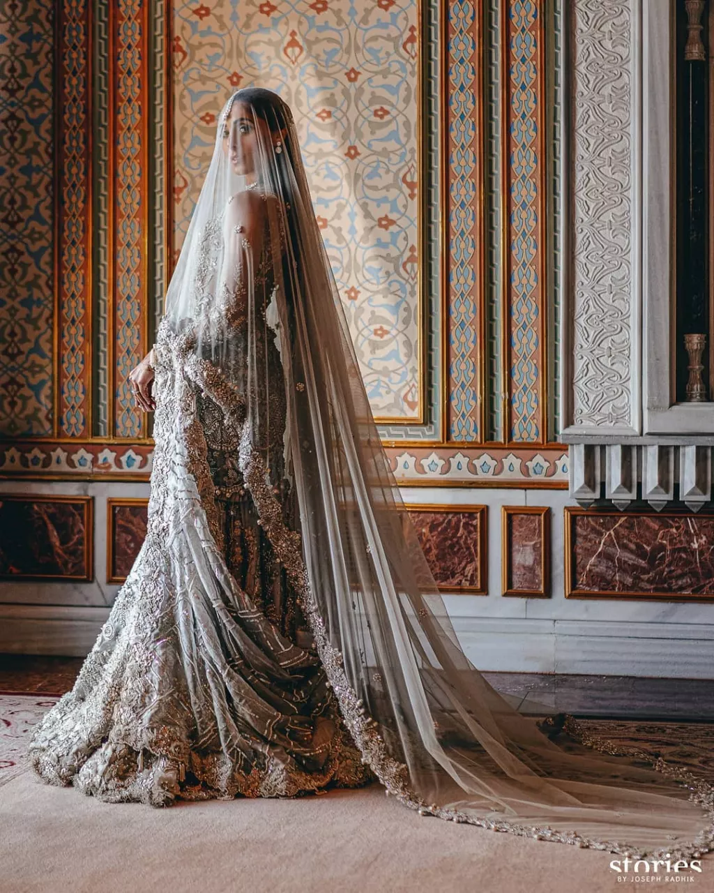 Pernia Qureshi Re-Wore Her Mother's Thirty-Year-Old Bridal Gharara For ...