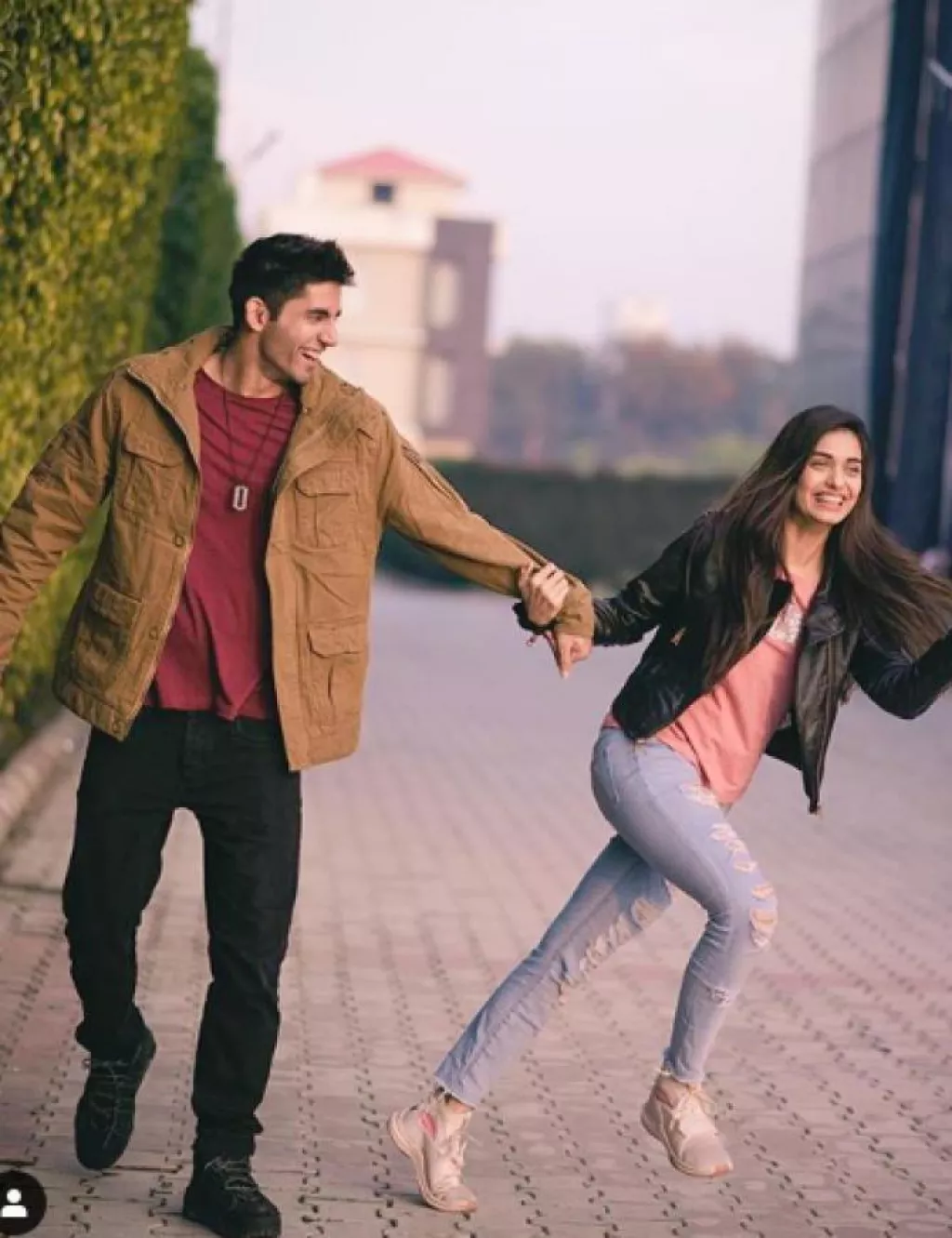 Divya Agarwal Shares A Kissing Picture With Varun Sood, Twinning In