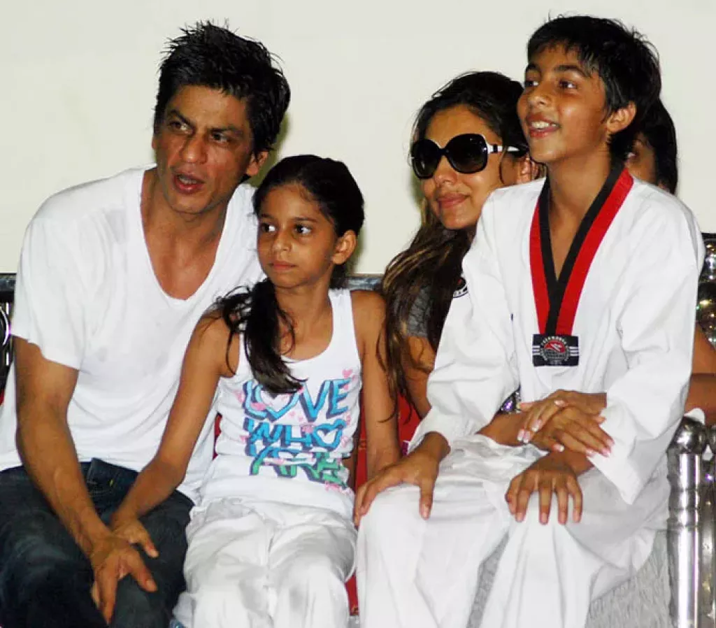 Shah Rukh Khan And Gauri Khan Recall Their Firstborn Aryan Khans Caesarean Birth Story Throwback 