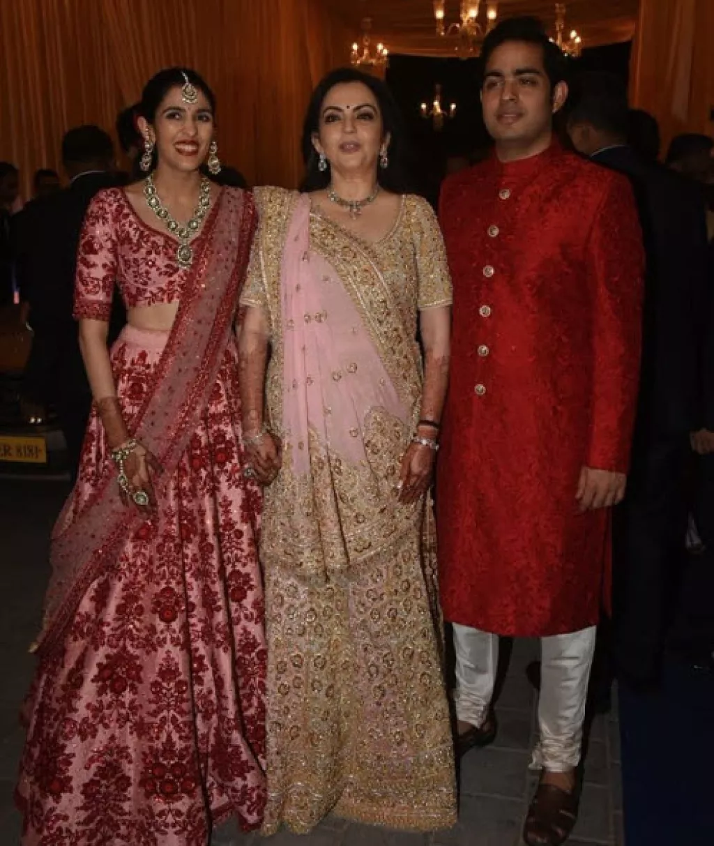 Nita Ambani Glows In Sabyasachi Outfit And Heritage Jewellery At Akash ...