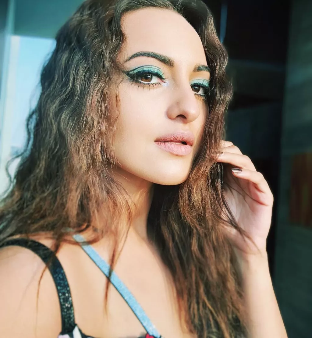 Sonakshi Sinha Gives An Epic Reply To An Online Troll Who Asked Her To Get Married And Settle Down