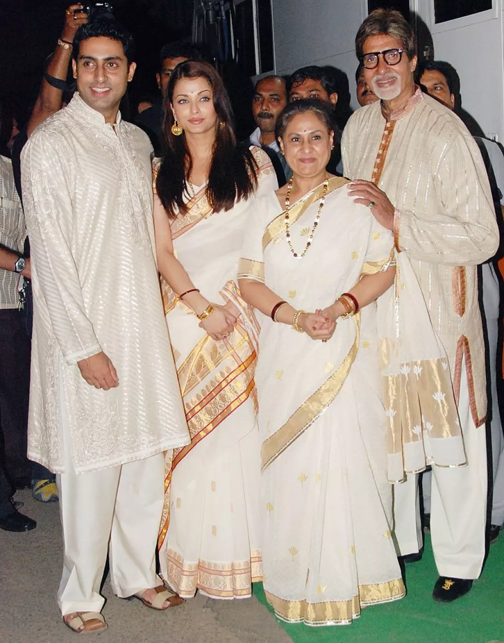 Aishwarya Rai Bachchan's Pic With Jaya Bachchan-Aaradhya Bachchan In ...