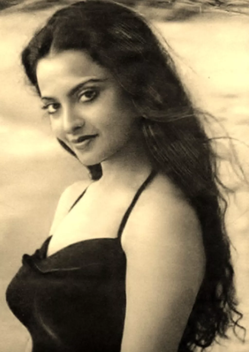 Unseen Monochrome Picture Of Rekha With Her Late Father Gemini Ganesan She Looks Unrecognisable