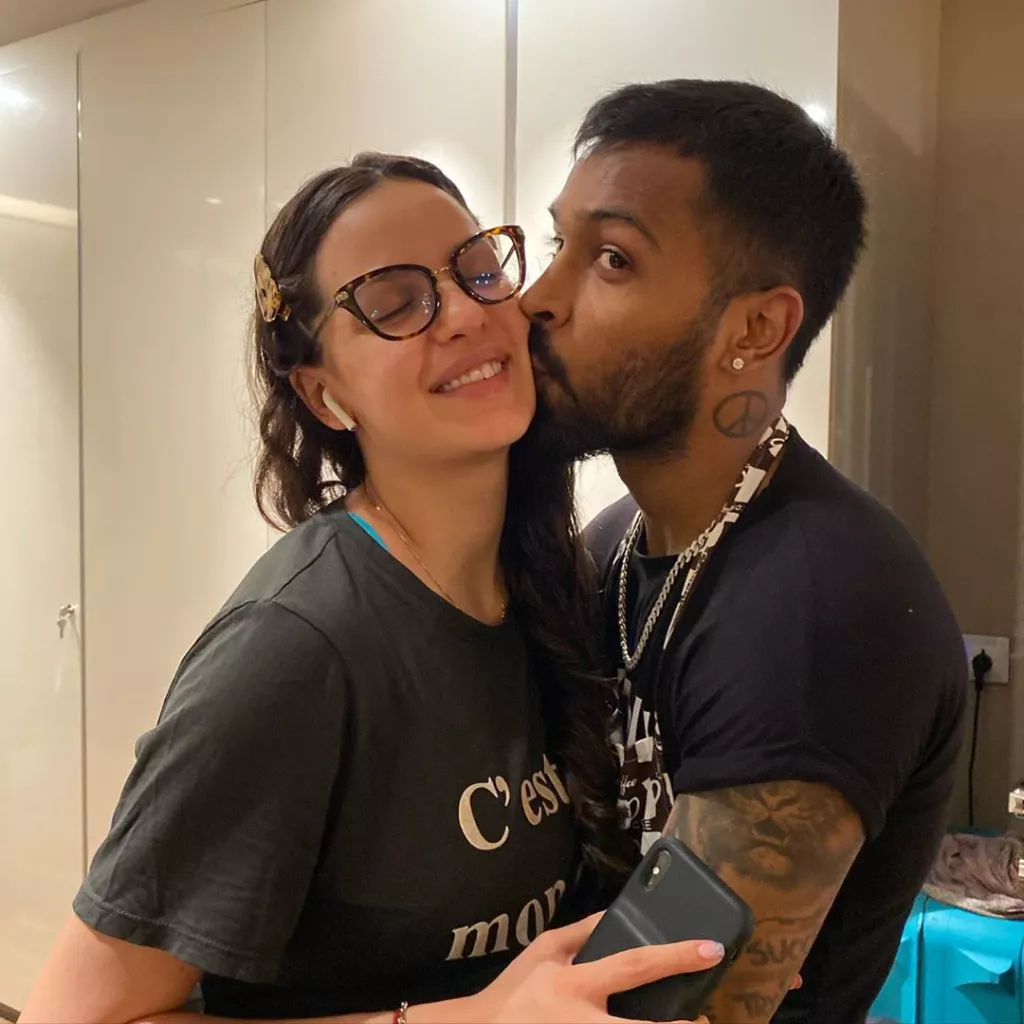 Natasa Stankovic Shares A Kissing Picture With Hubby, Hardik Pandya As ...