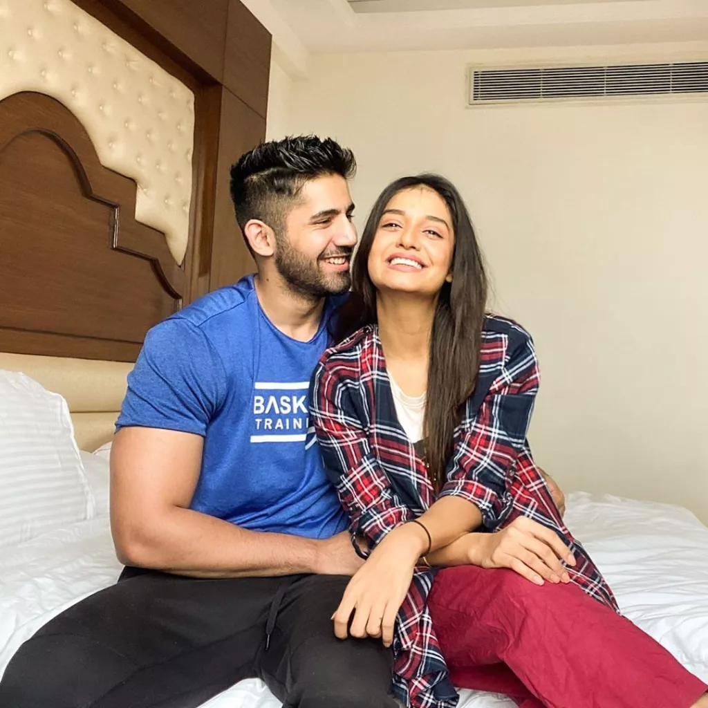 Varun Sood Shares A Super Cute Picture With His Girlfriend, Divya ...