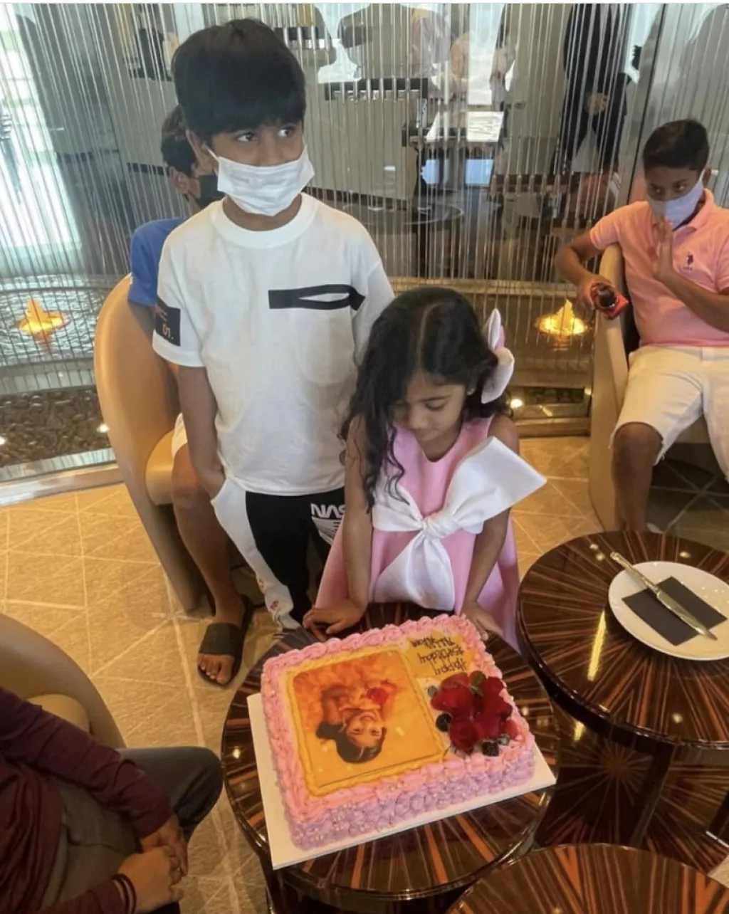 Allu Arjun Celebrates Daughter, Arha's Fifth Birthday At Burj Khalifa ...