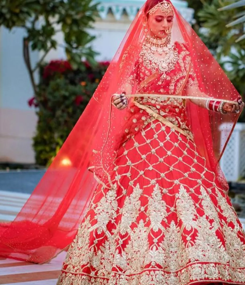 Meet This Surgeon Bride, Whose Wedding Attires Were A Fest of Colours ...