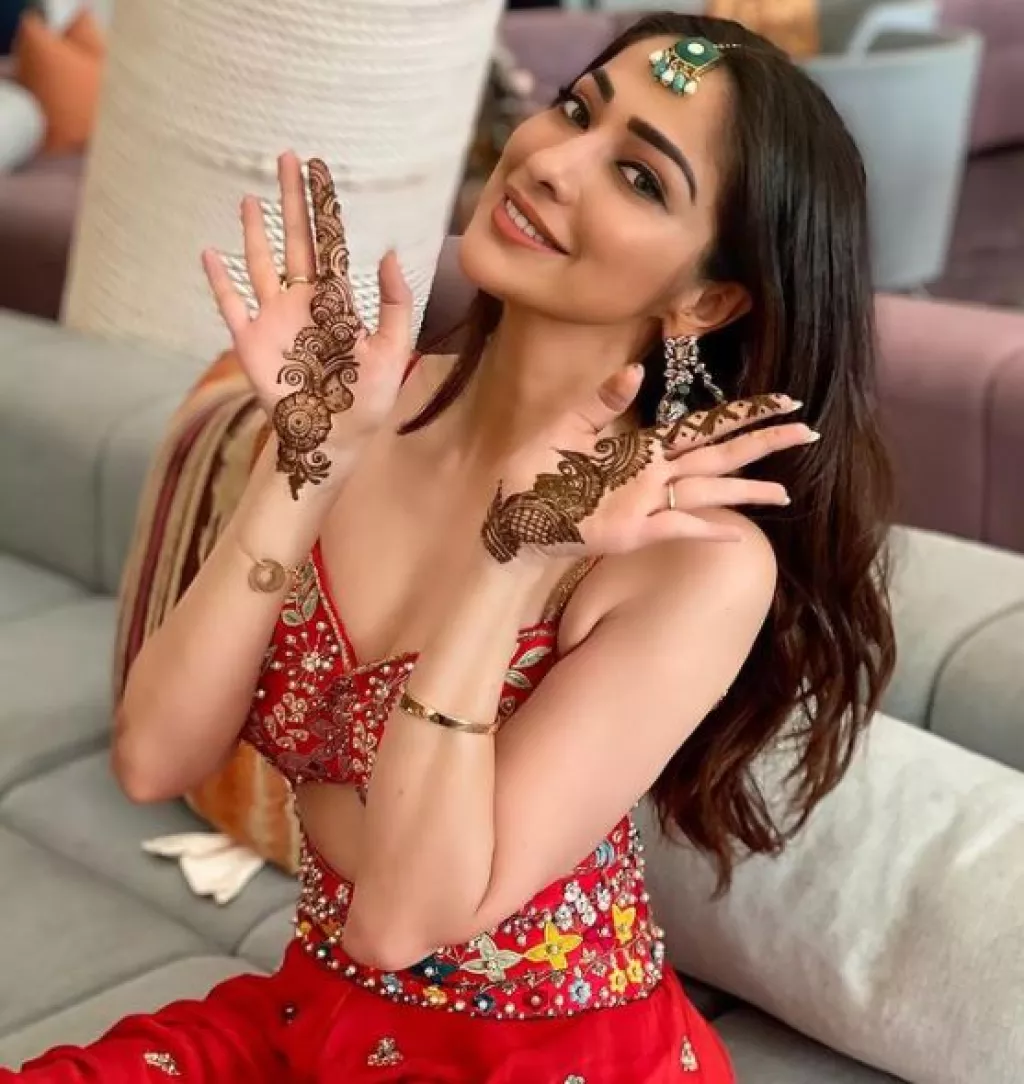 Ms Dhoni S Ex Gf Raai Laxmi Announces Her Engagement With Her Partner In A Twisted Note On Twitter