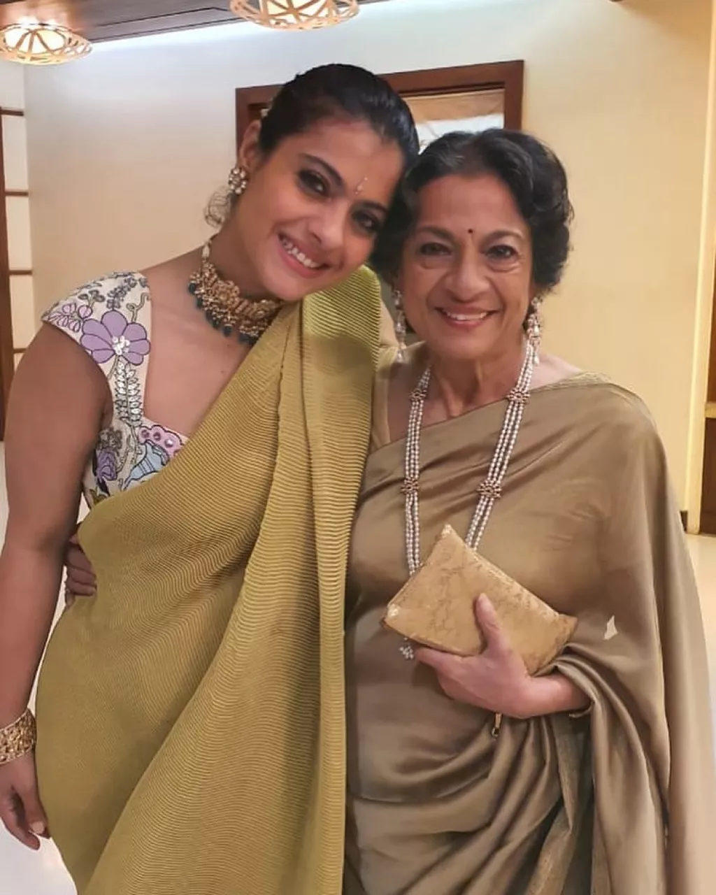 Tanuja Breaks Down On 'Super Dancer' After Kajol Reveals The Biggest ...