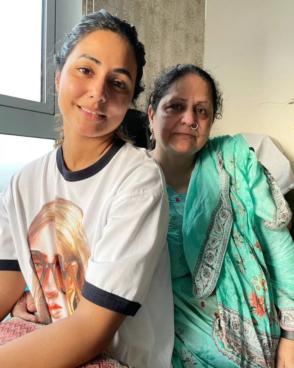 Hina Khan Shares Picture With Mother As They Celebrate The Holy Month ...