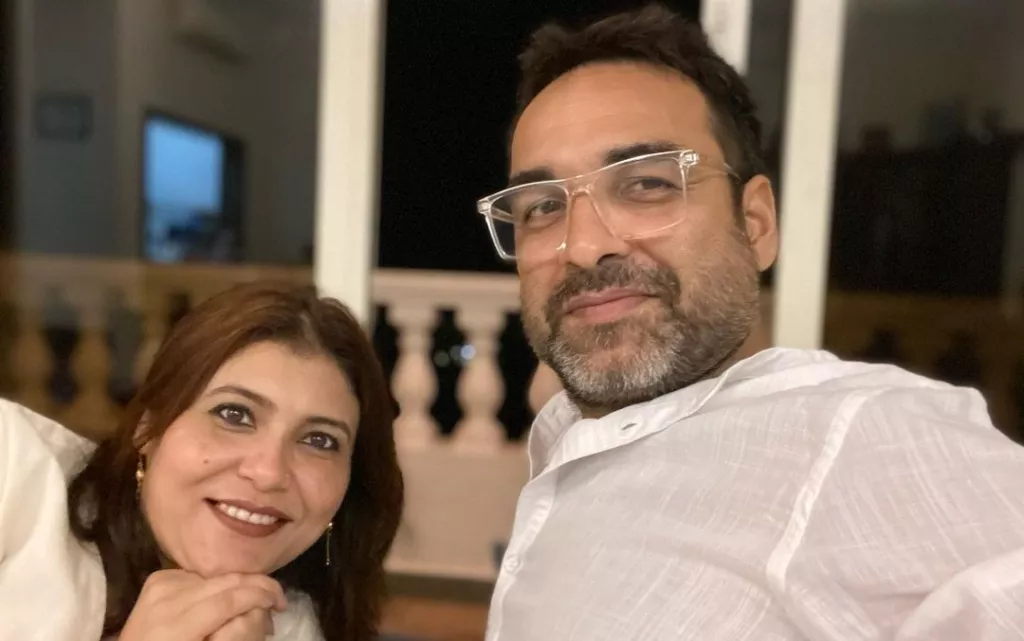 Pankaj Tripathi Shares Unseen Wedding Pictures With His Wife, Mridula ...