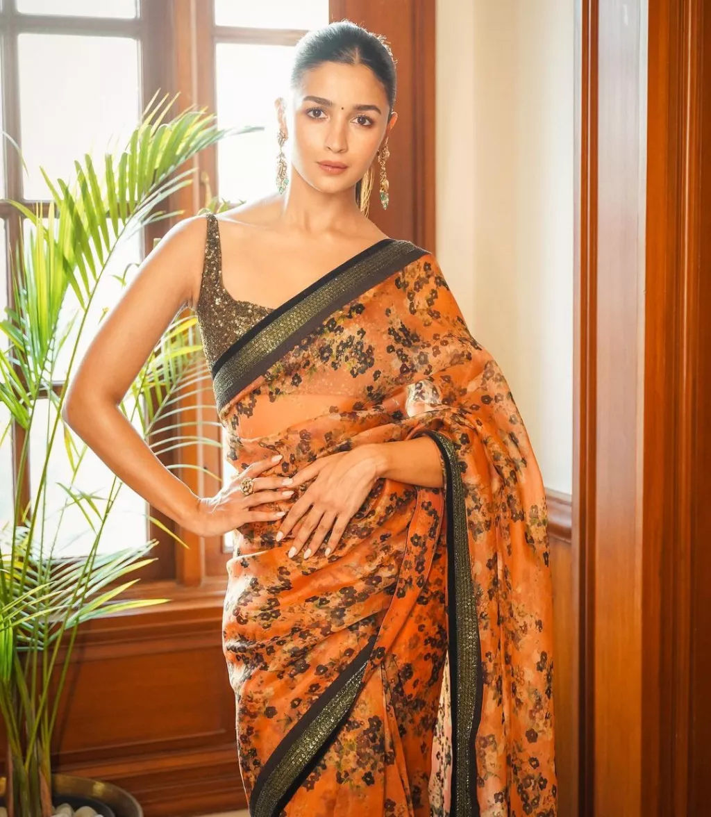 alia-bhatt-exudes-royalty-in-sabyasachi-mukherjee-s-designer-organza