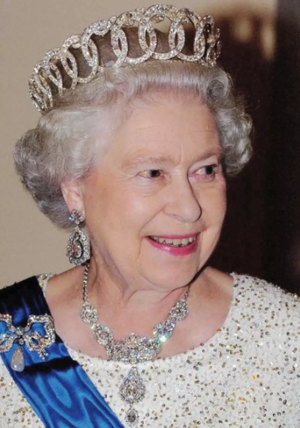 When Queen Elizabeth II Received 300-Diamond-Studded Necklace From ...