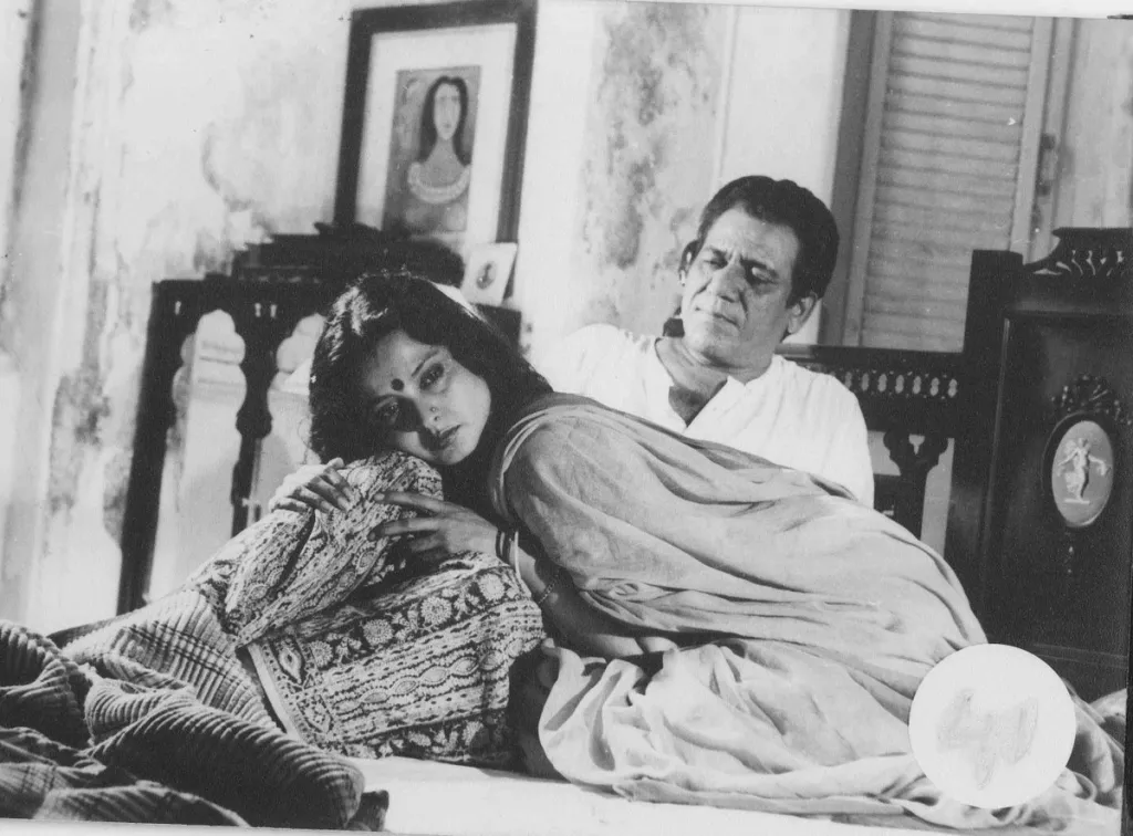 When Rekha And Om Puri Got Physical For Real While Shooting A Love ... image