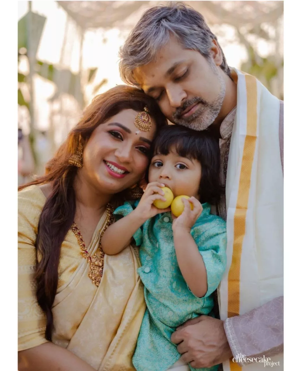 Shreya Ghoshal Shares Family Picture From Her Brother's Tamil Wedding ...