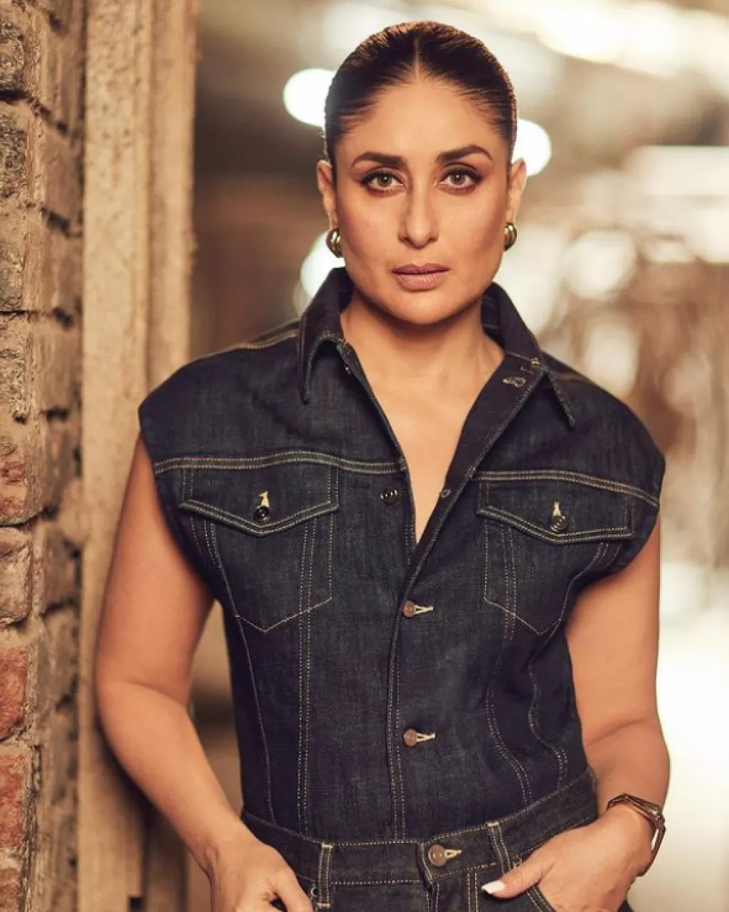 Kareena Kapoor Khan Cuts Cake At Fizzy Goblet's Event, Netizen Says ...