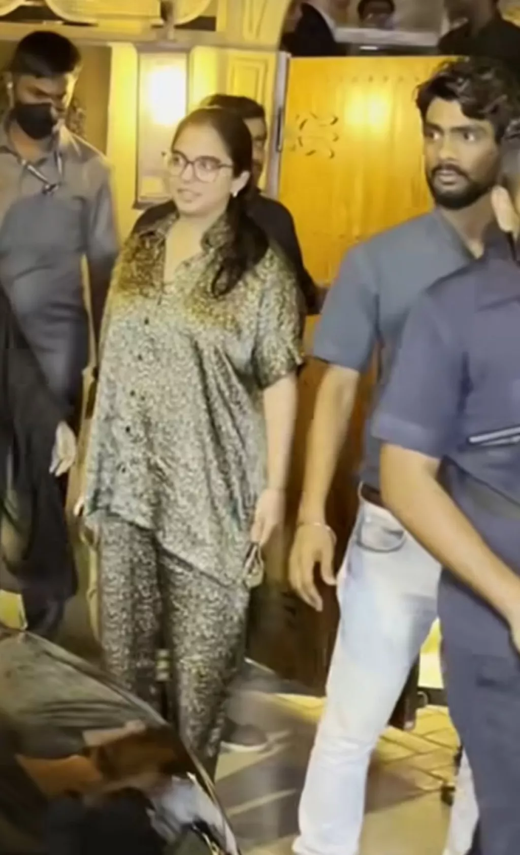 Isha Ambani And Anand Piramal Enjoyed A Dinner Date In Comfy Nightwear ...