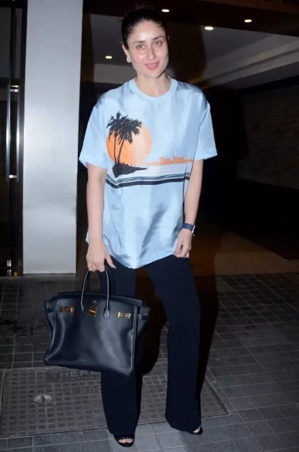 Kareena Kapoor Re-Wore Her 6-Yr-Old Casual T-Shirt Worth Rs 29K, Styles ...