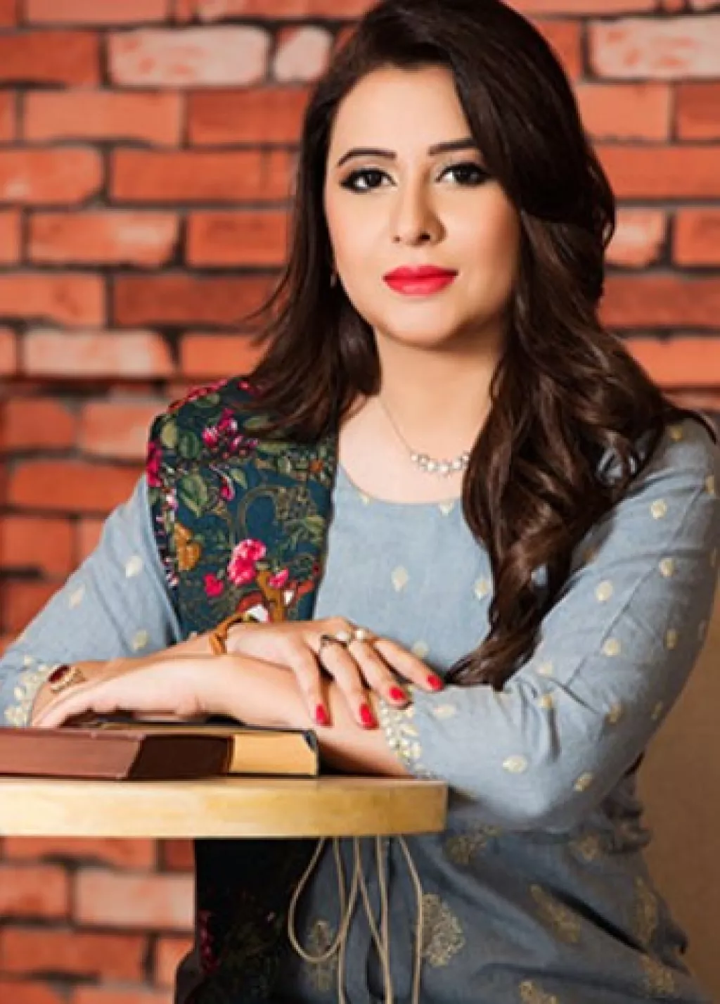 12-stunning-pakistani-female-news-anchors-who-added-glamour-to