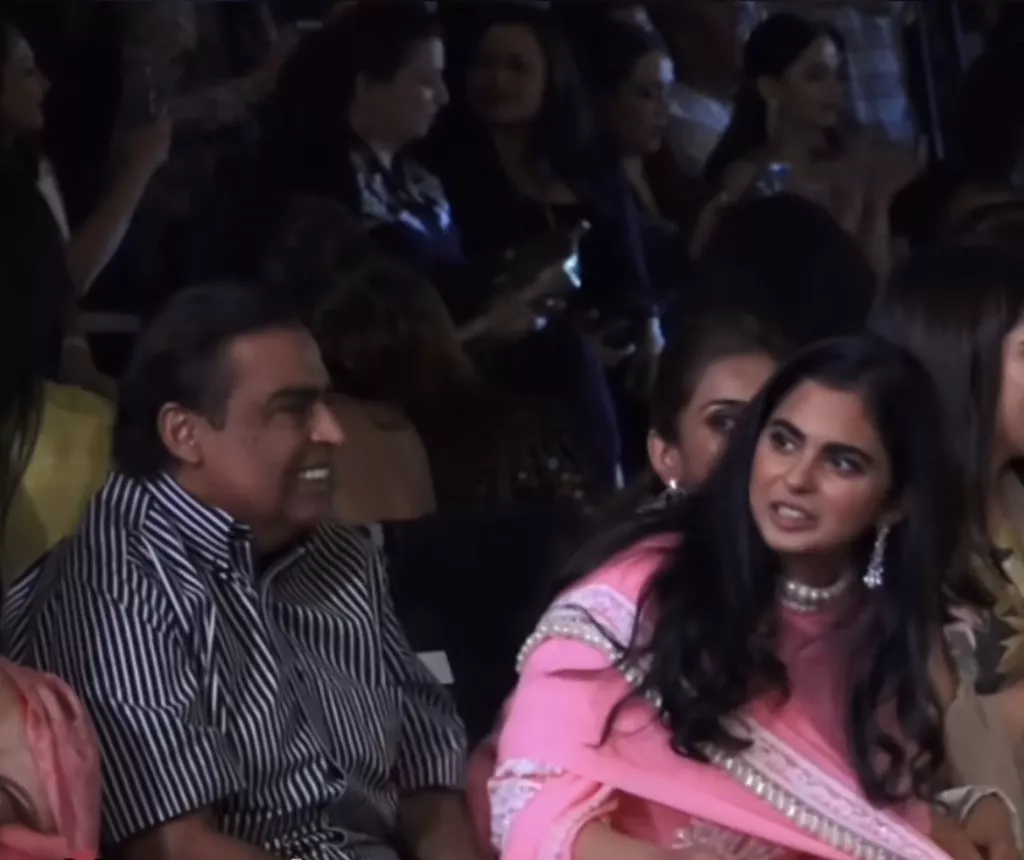 Isha Ambani Grabs Father, Mukesh Ambani's Hand In The Crowd, Internet ...