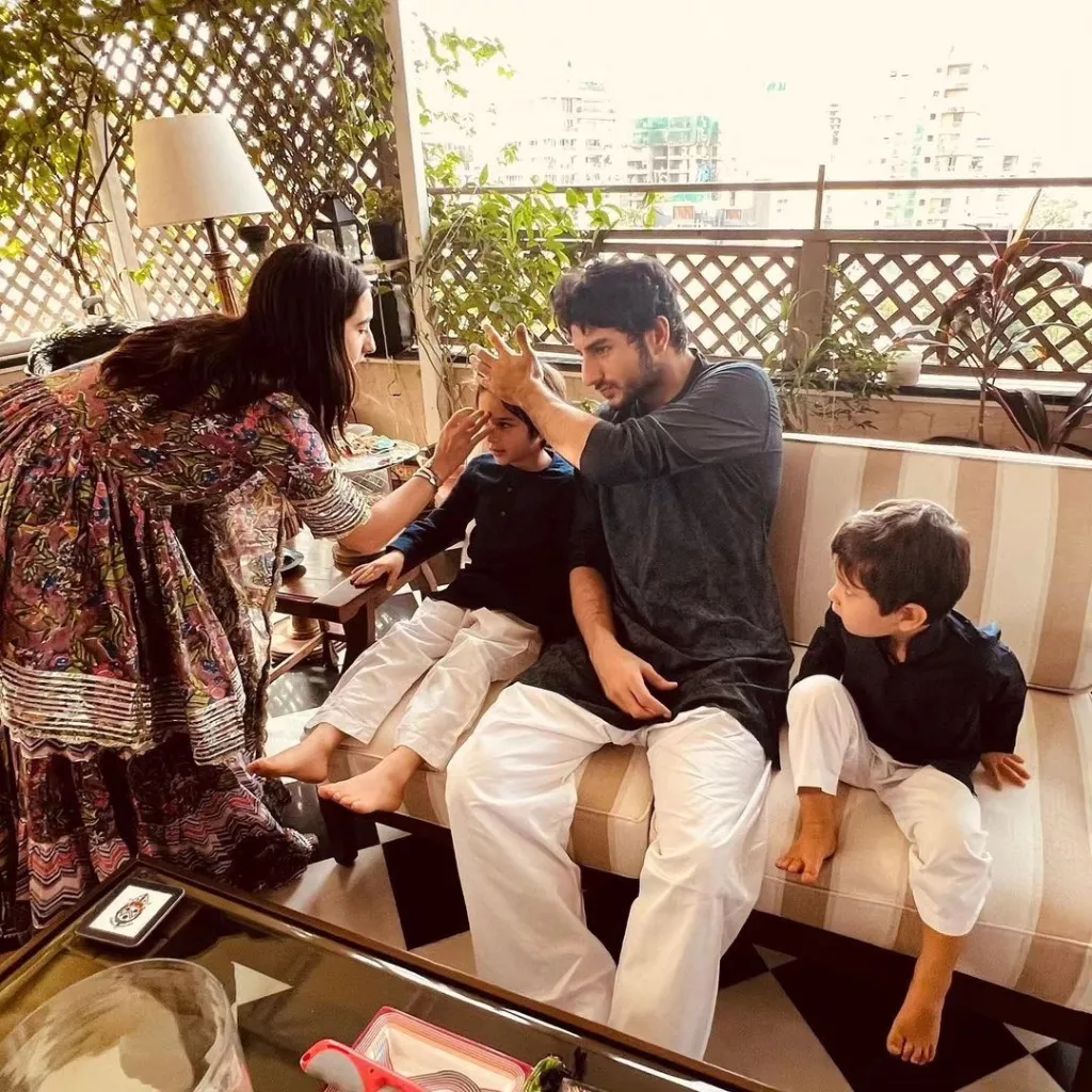 Sara Ali Khan Ties Rakhi To Her Half-Brothers, Taimur And Jeh, Who Twin ...