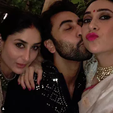 Raj Kapoor Bonding With Baby Kareena, Ranbir And Riddhima Reminds Us Of ...