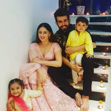 Mahhi Vij Shares A Glimpse Of Her Daughter, Tara Jay Bhanushali's Cute ...