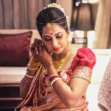 Shreya Ghoshal Shares Unseen Pictures From Her Wedding On Her 5th ...