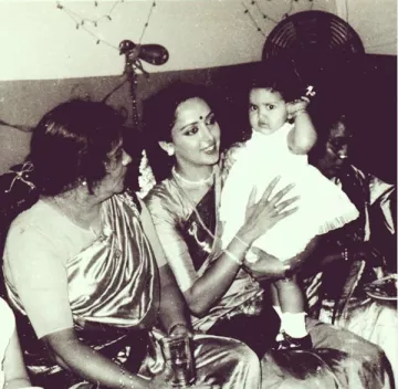 Hema Malini Remembers Late Mother, Jaya Chakravarthy, Shares Unseen ...