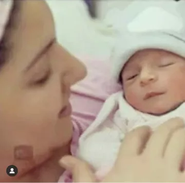 New Mom, Anushka Sharma's First Picture With Her Newborn Daughter, She ...