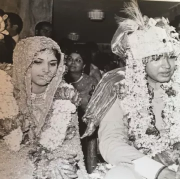 Rakesh Roshan's Wife, Pinkie Shares Video Of Their Wedding Memories To ...