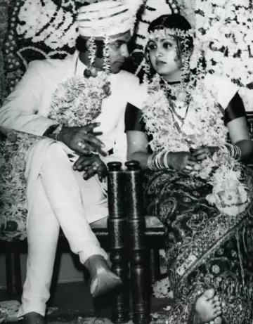 Kishore Kumar's Wife, Leena Chandavarkar Took 'Saath Pheras' With Him ...