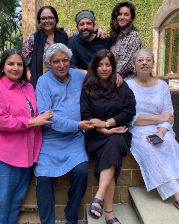 Shabana Azmi Shares A Rare Family Picture With Javed Akhtar And His Ex ...