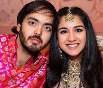 Anant Ambani And Radhika Merchant's Unseen Romantic Picture From Isha ...