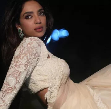 Sobhita Dhulipala Radiates Elegance As She Dons A White Sheer Chiffon ...