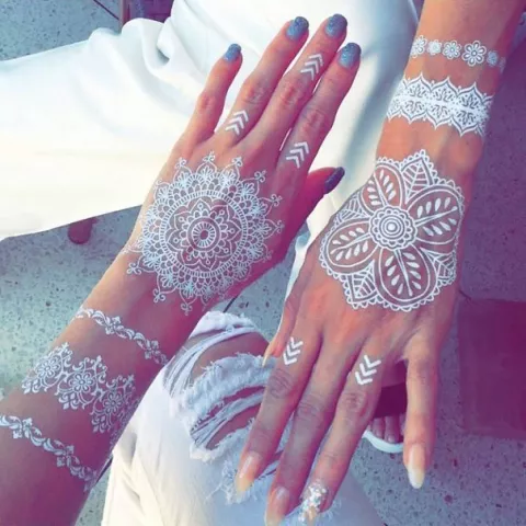 12 Minimal Mehendi Designs For Women Who Like To Keep It Simple Yet ...