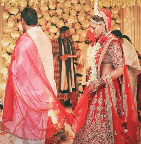 16 Gorgeous TV And Bollywood Celebrity Wedding Trailers That Will Make ...