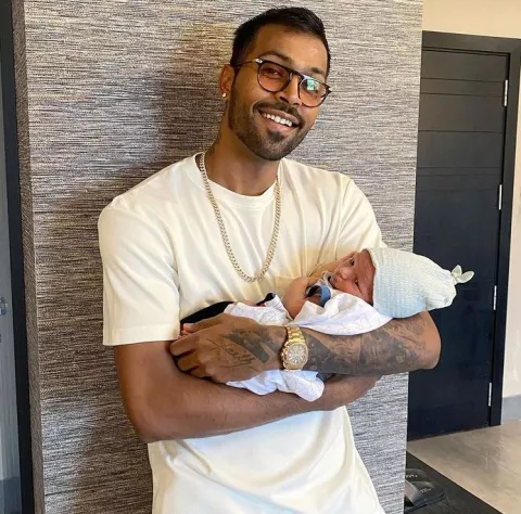 Hardik Pandya Reunites With Son, Agastya After 4 Months, Mom, Natasa ...